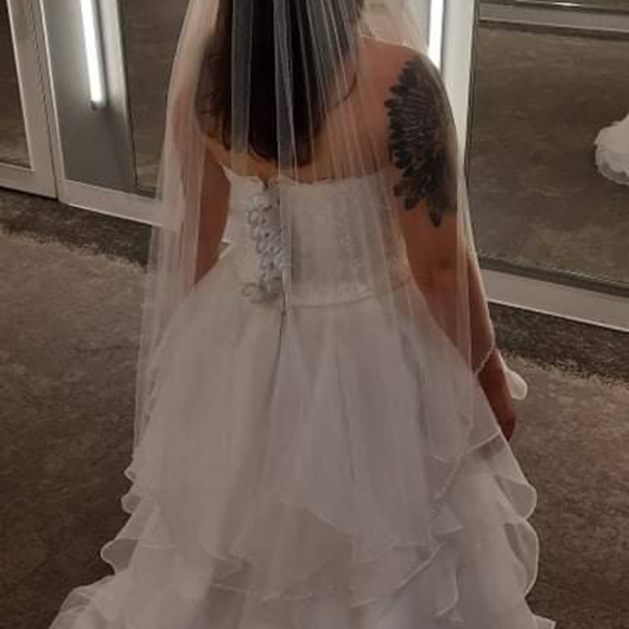 Wedding dress - Picture 5 of 8